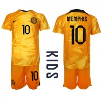 Camisa de time de futebol Holanda Memphis Depay #10 Replicas 1º Equipamento Infantil Mundo 2022 Manga Curta (+ Calças curtas)